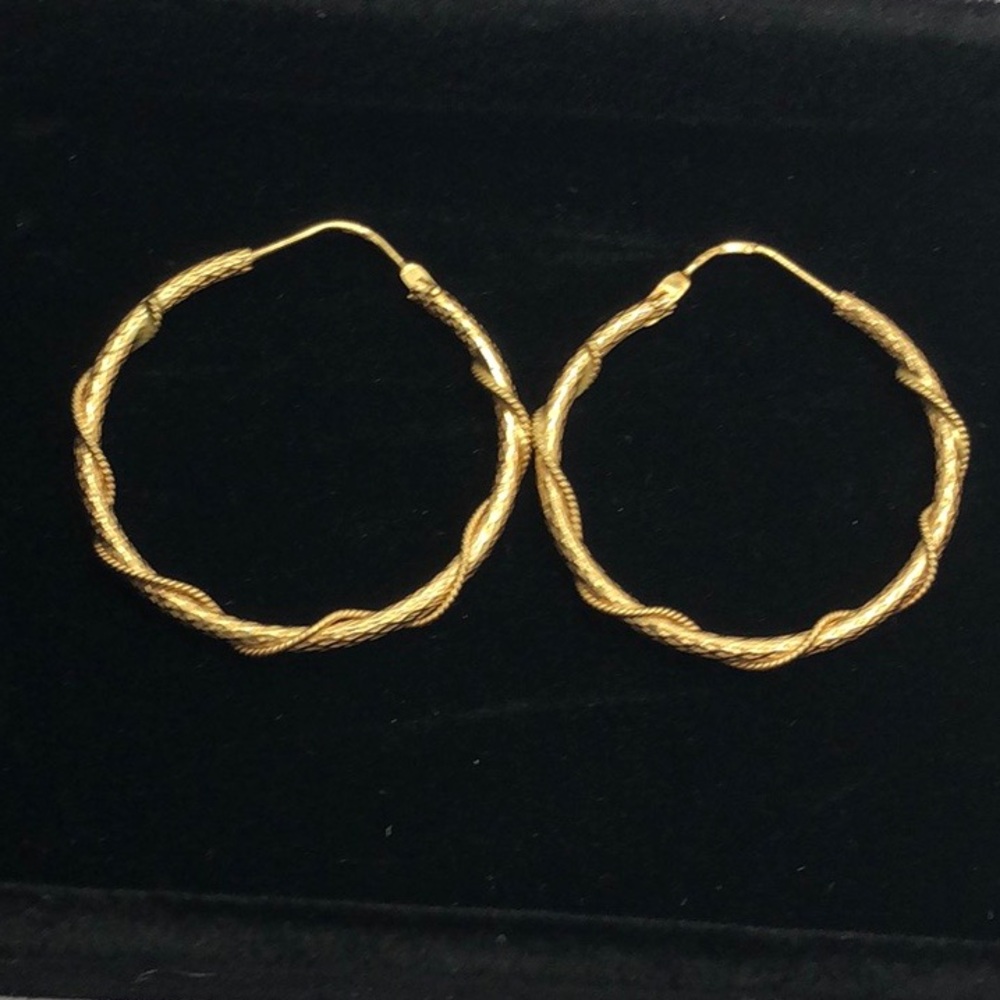 Italian Hoop Earrings, 18K Yellow Gold - Picture 10 of 14